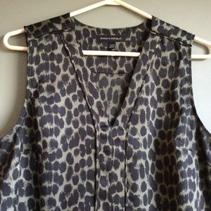 NWOT Ladies sleeveless olive green/black top Sz m